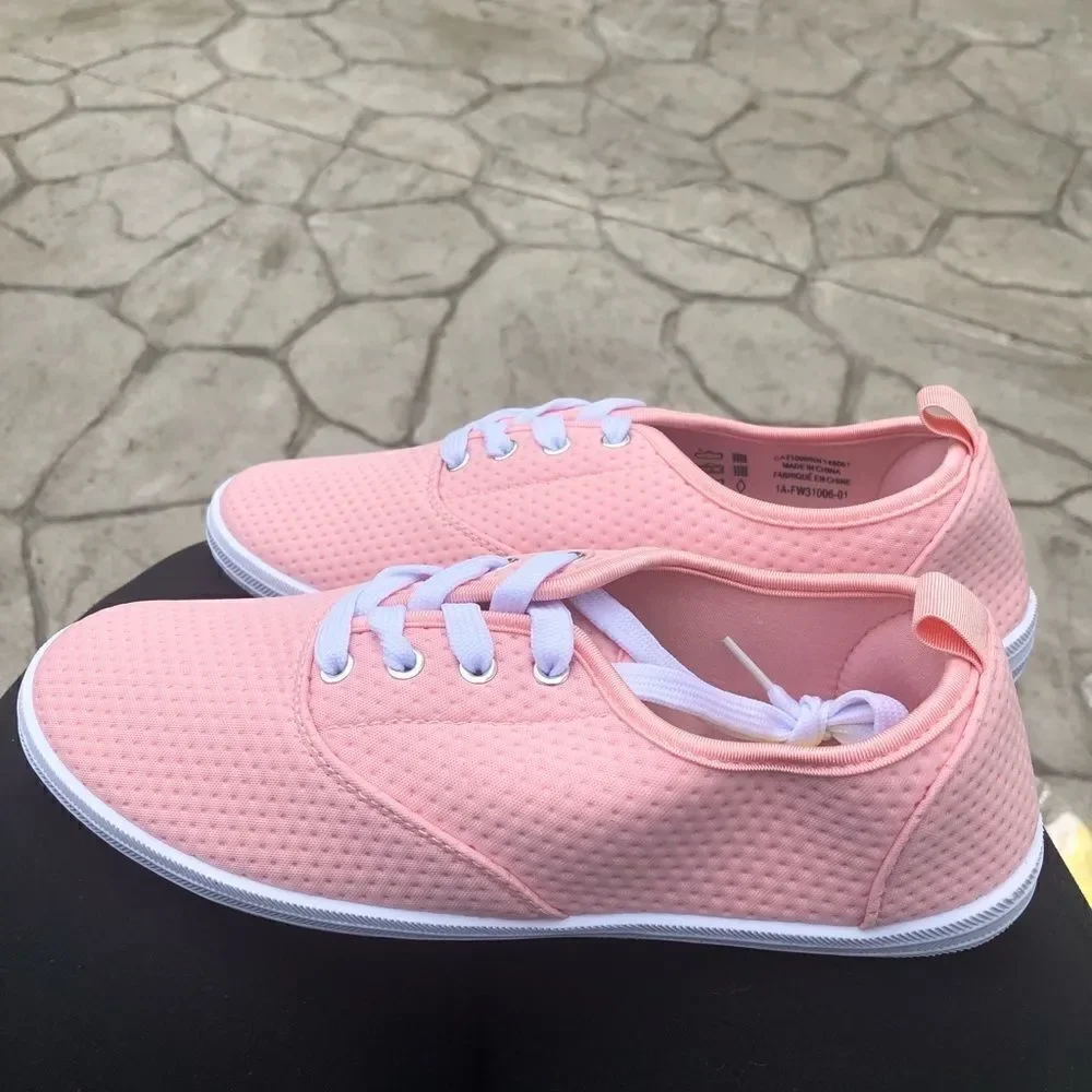 Pink perforated cloth sneakers Size 8